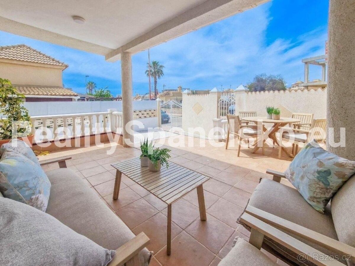 Rodinné domy, 987 66, Zahraničí