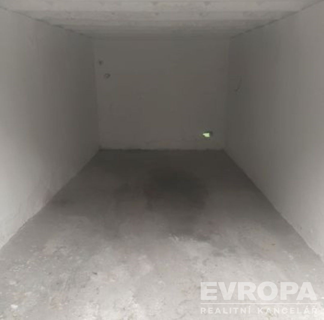 Pronájem garáž - Pardubice Semtín, 21 m² - 5