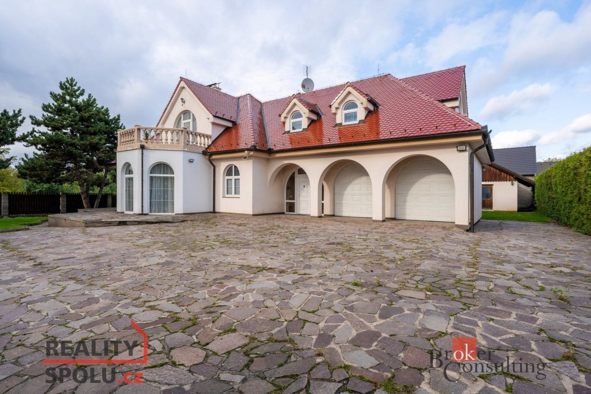 Pronájem vila - V Zahradách, Dolní Břežany, 369 m²