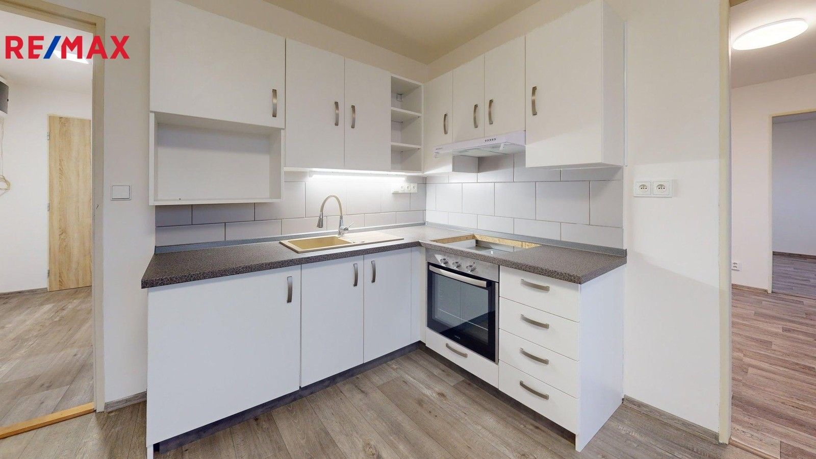 Pronájem byt 2+1 - Náměstí 9. května, Chabařovice, 63 m²