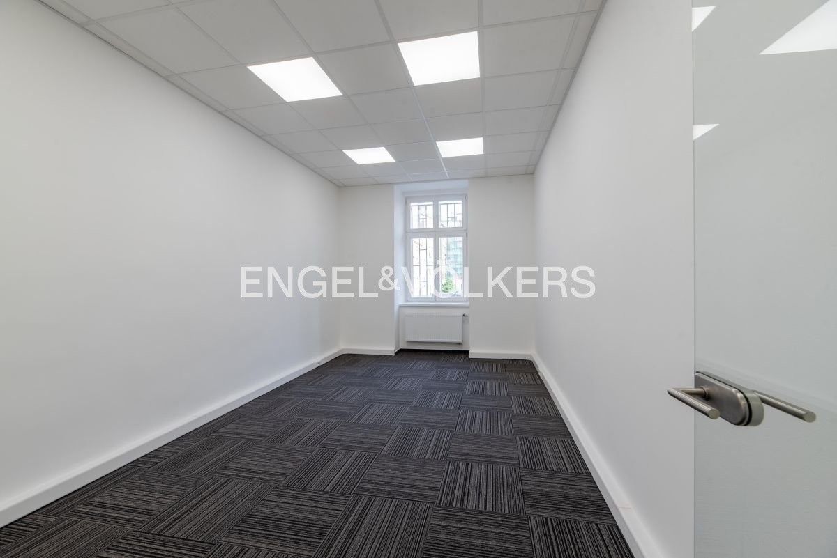 Pronájem kancelář - Karlínské náměstí, Praha, 111 m²