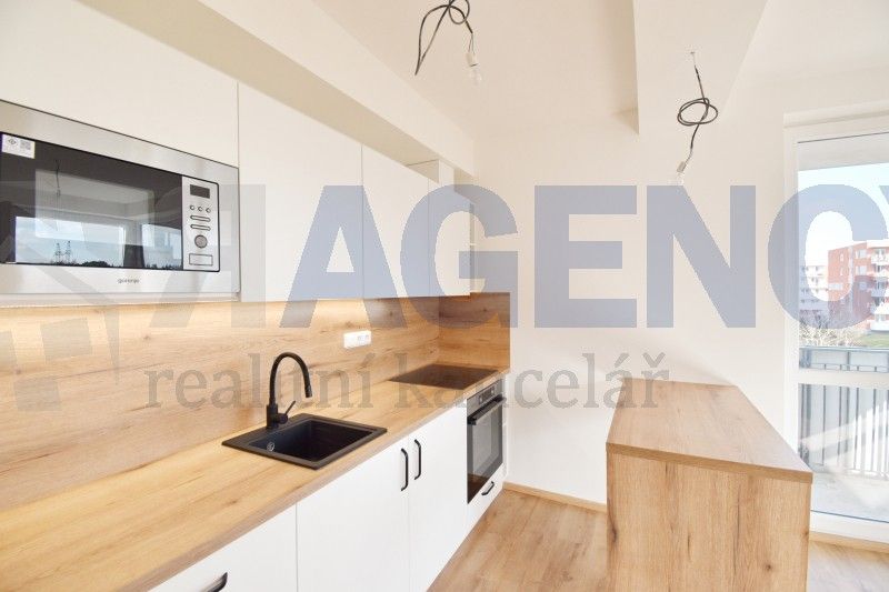 Prodej byt 2+kk - Jurkovičova 961, Praha, 67 m²