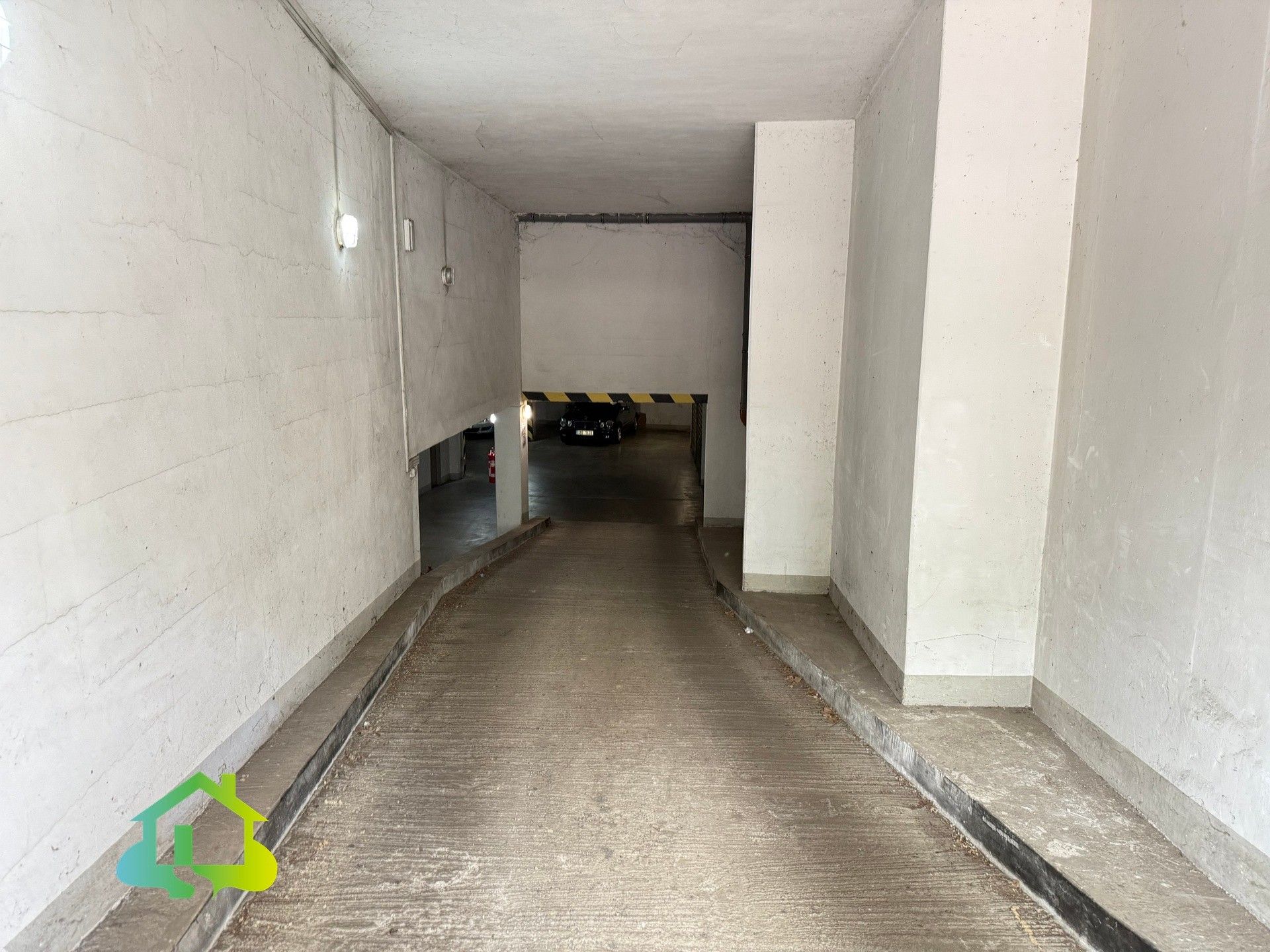 Prodej garáž - Zahradníčkova, Praha, 18 m²