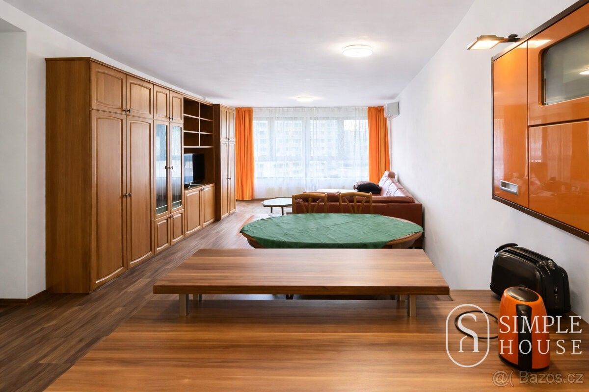 Pronájem byt - Praha, 155 00