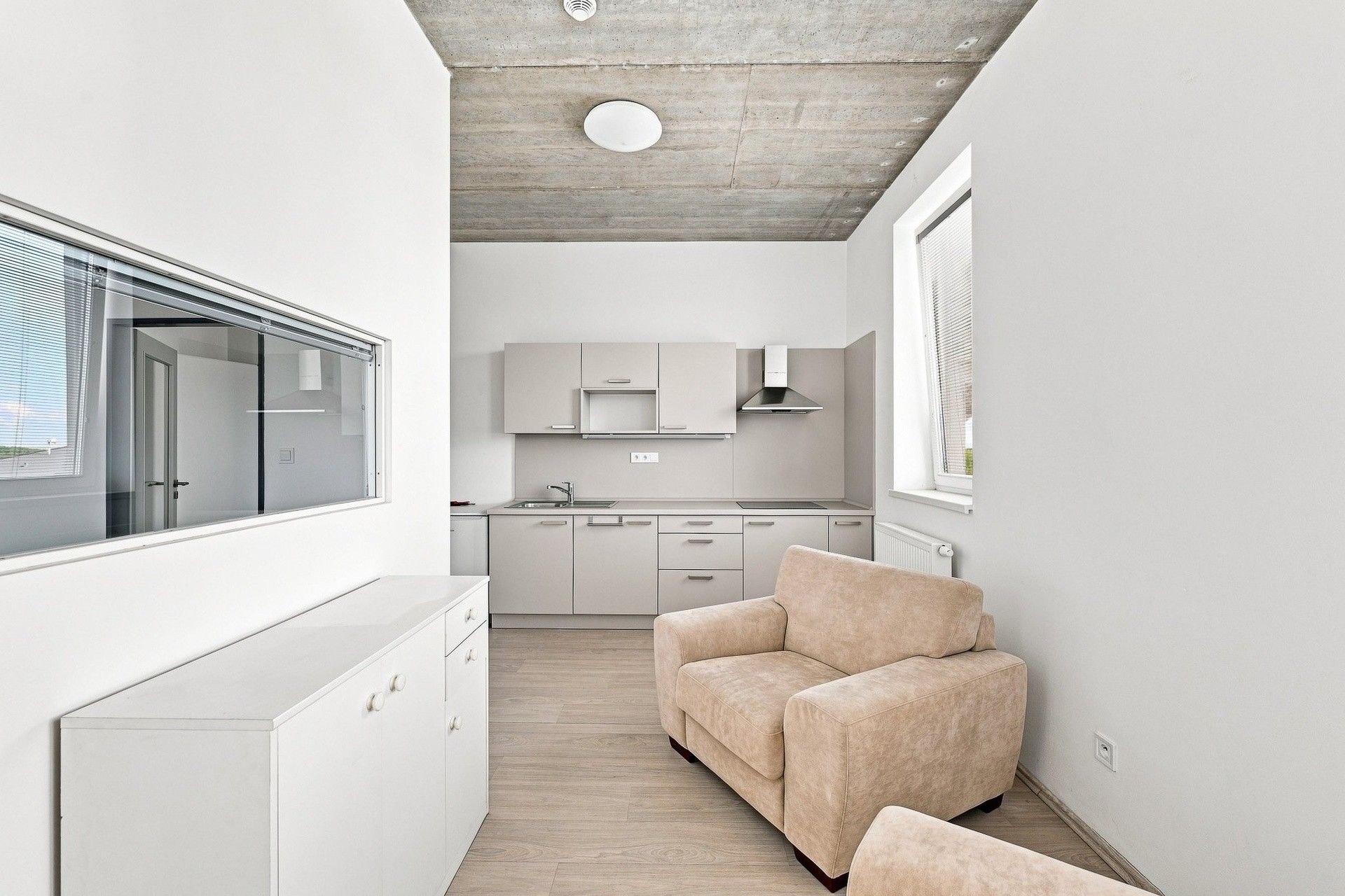 Pronájem kancelář - Bečovská, Praha Uhříněves, 32 m² - 2