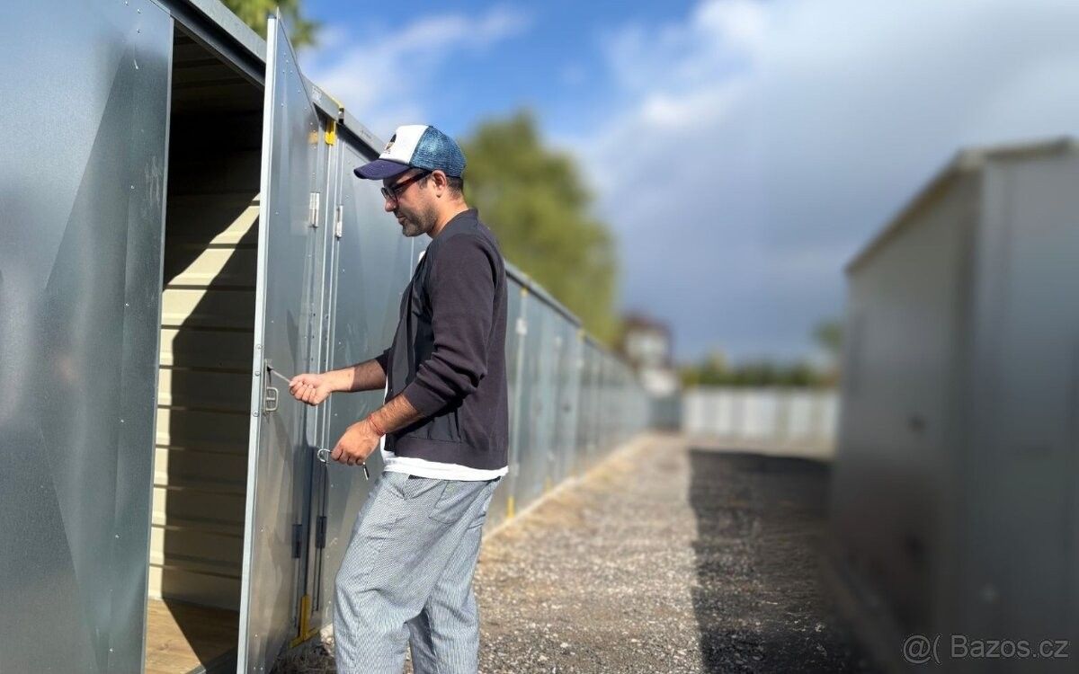 Sklady, Praha, 104 00