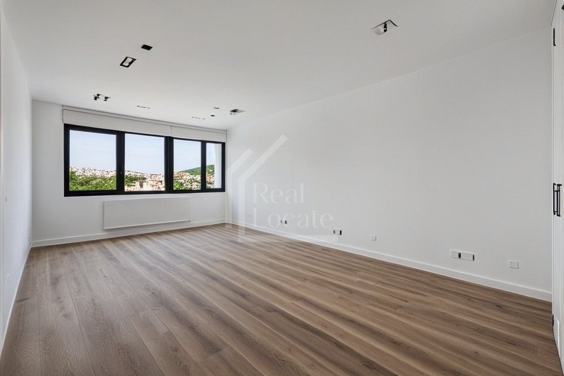 Pronájem byt 2+kk - Jankovcova, Praha, 65 m²