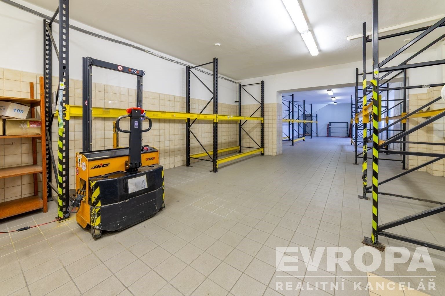 Pronájem sklad - Libušská, Praha, 976 m²