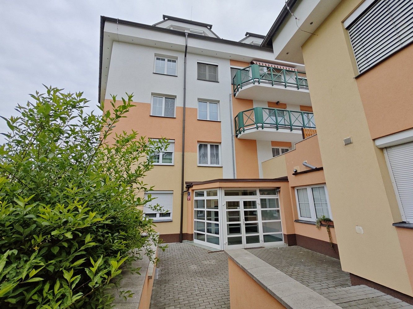 Komerční nemovitost, 86 m²