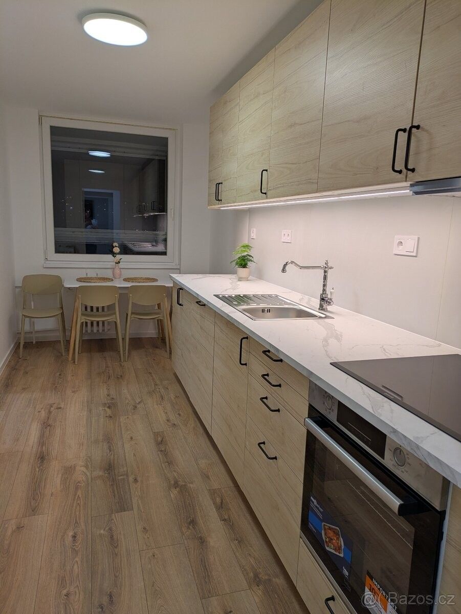 Pronájem byt - Praha, 158 00