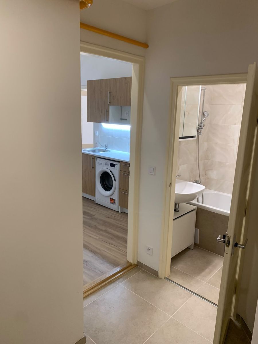 Byt 2+1 · 37 m² · V Korytech, Praha - Záběhlice - 4