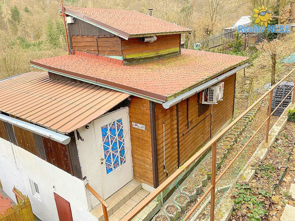 Chaty, Luka pod Medníkem, Jílové u Prahy, 100 m²