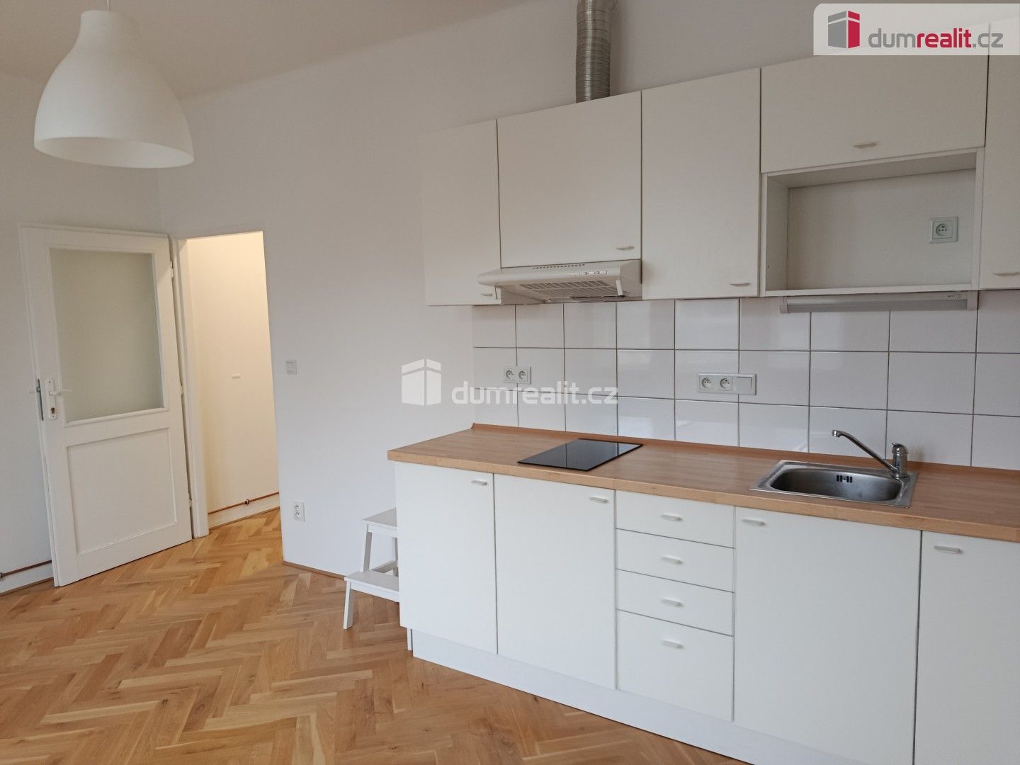 1+kk, Ve struhách, Praha, 21 m²