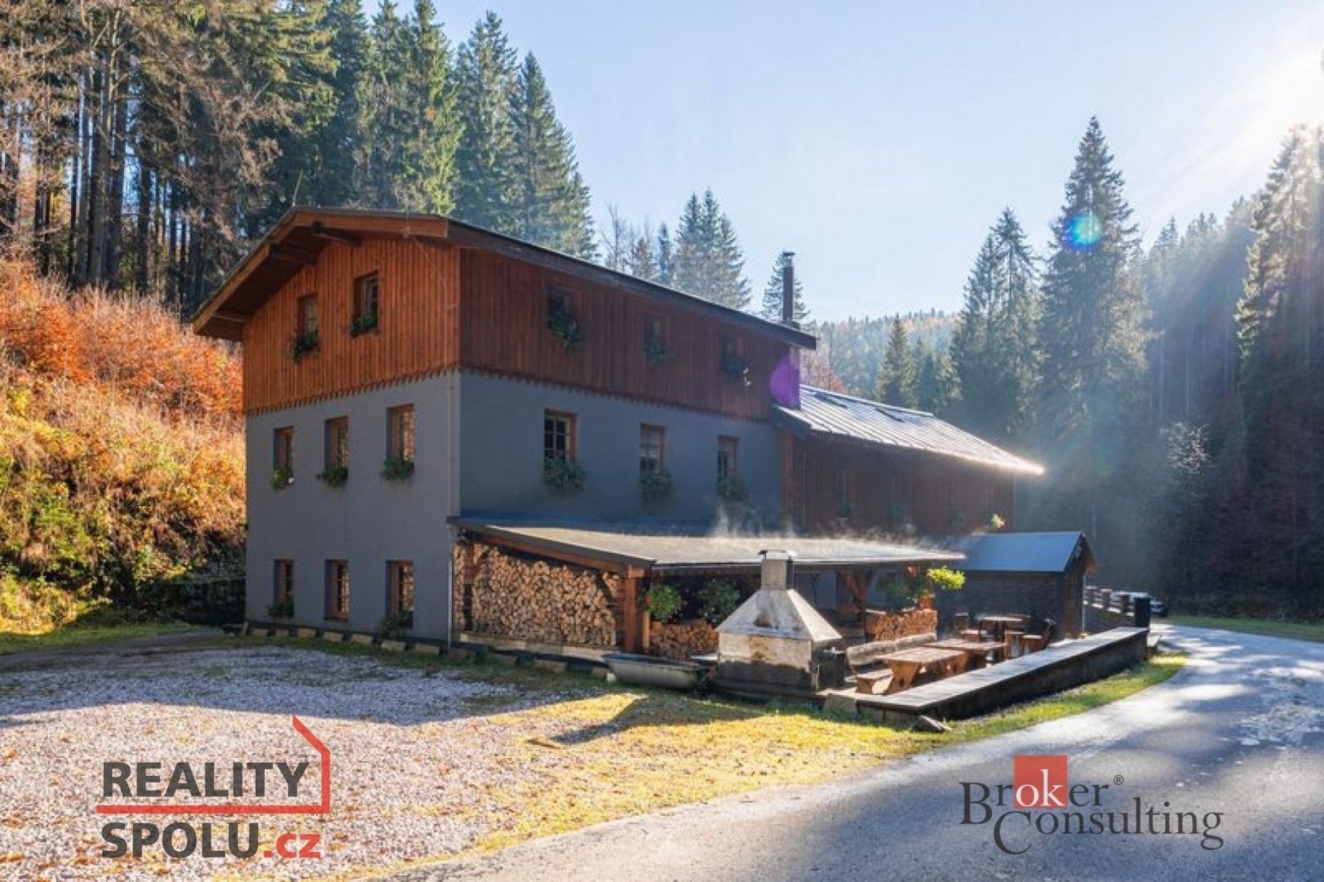 Prodej ubytovací zařízení - Strážné, 650 m²