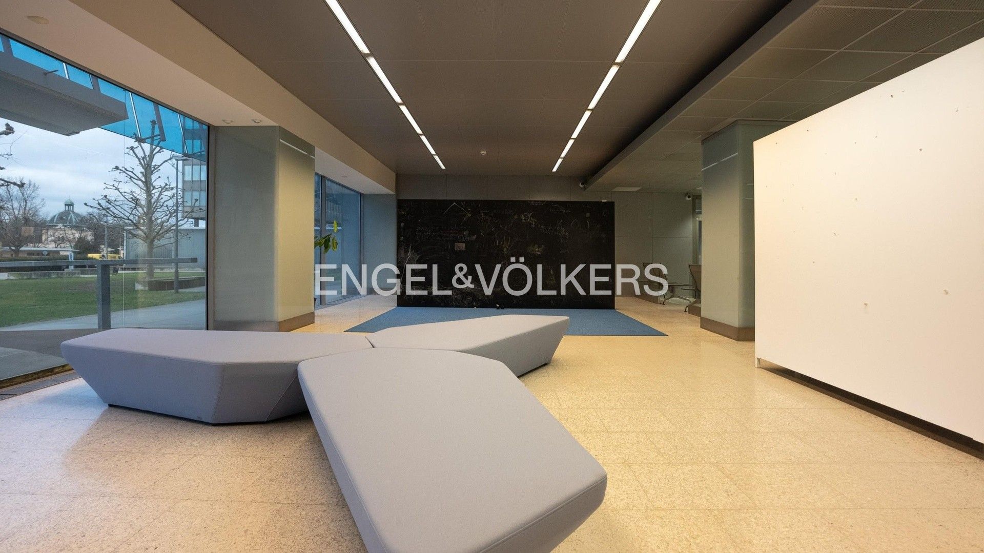 Pronájem komerční - Vinohradská, Praha, 500 m²