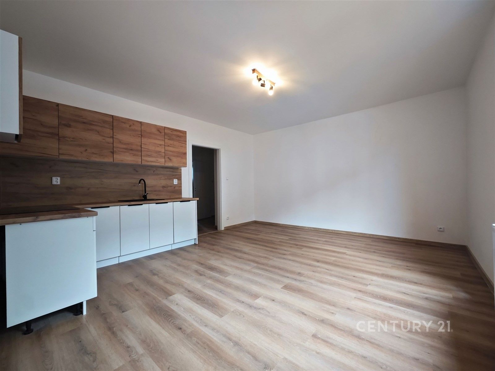 Pronájem byt 2+kk - Stanislava Kostky Neumanna, Frýdek-Místek, 44 m²