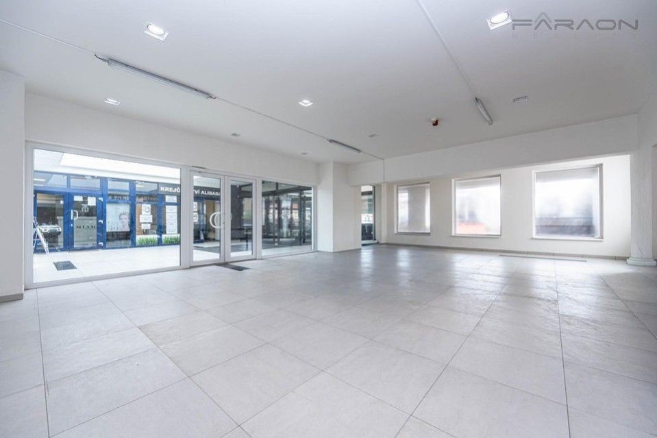 Obchodní prostory, 102 m²