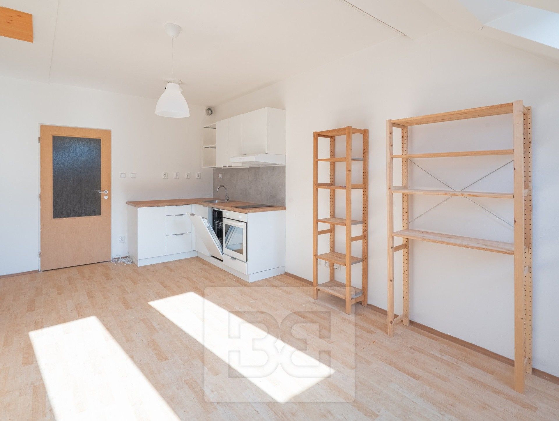 Pronájem byt 1+kk - Herlíkovická 1021, Praha, 30 m²