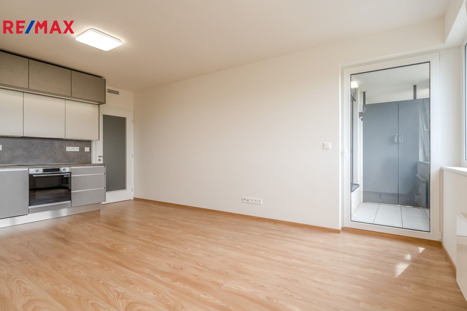 Pronájem byt 2+kk - Zimova, Praha, 55 m²