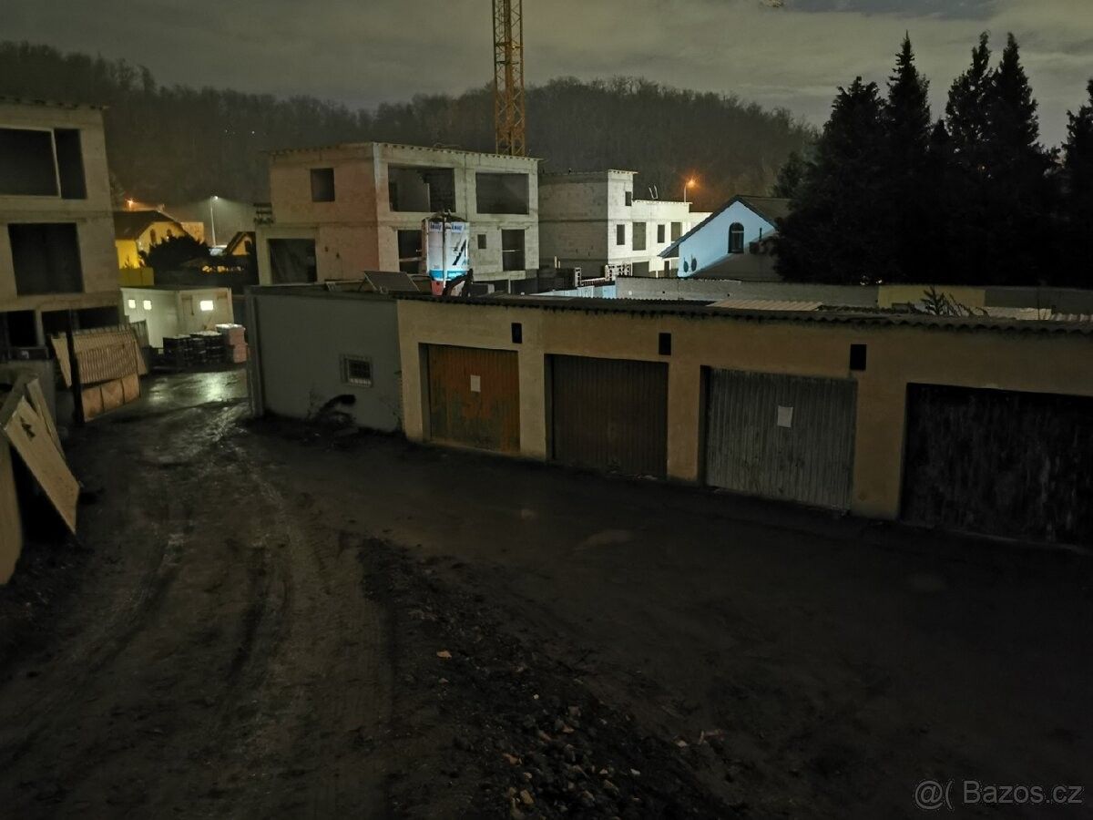 Garáže, Praha, 164 00