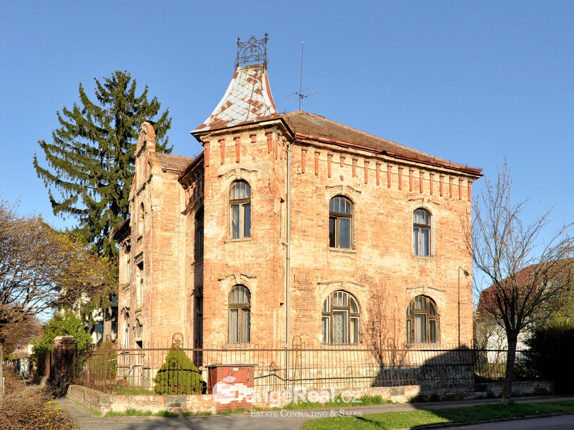 Prodej vila - Sakařova, Pardubice, 570 m²