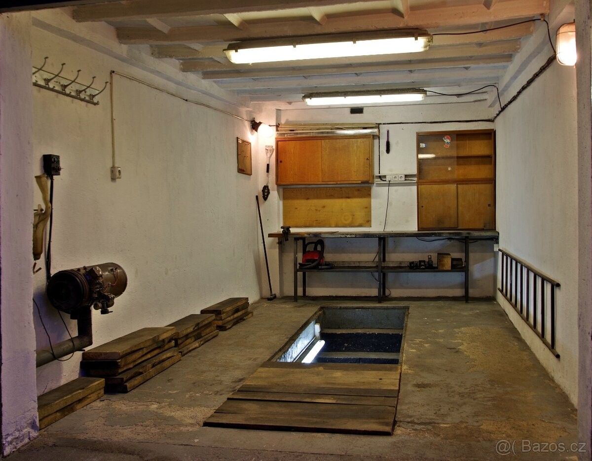 Garáže, Brno, 628 00