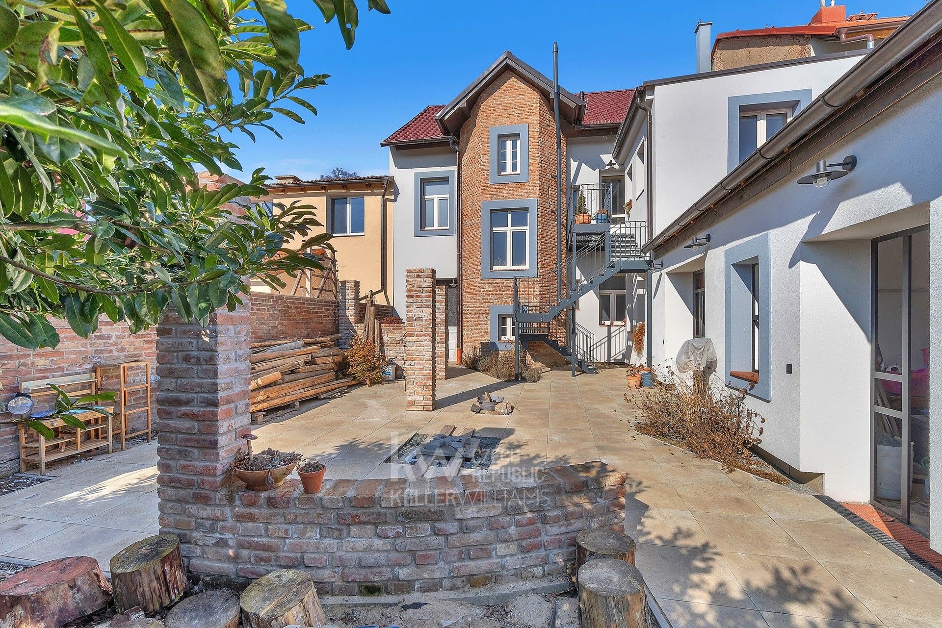 Prodej rodinný dům - Palackého, Velim, 270 m²