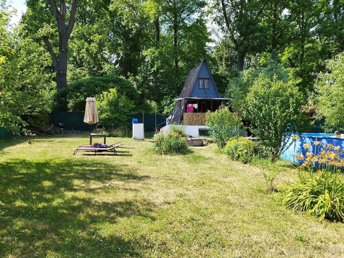 Zahrady, Chomutov, 430 04, 600 m²