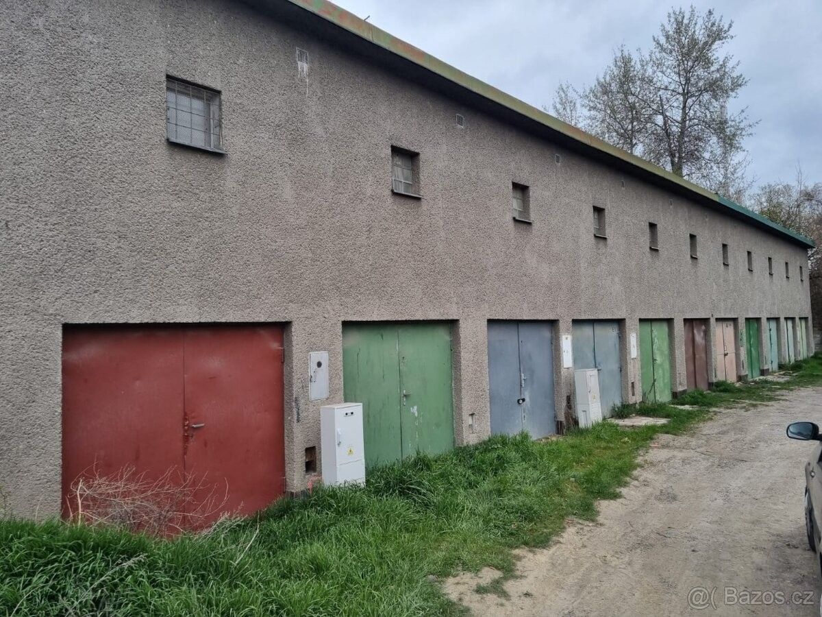 Garáže, Ostrava, 700 30