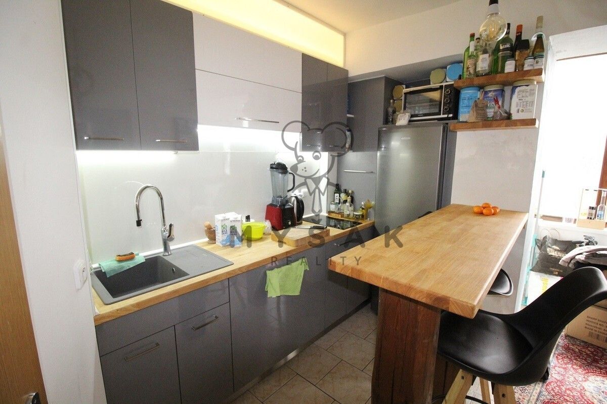 Pronájem byt 1+1 - Kněžská, České Budějovice, 30 m²