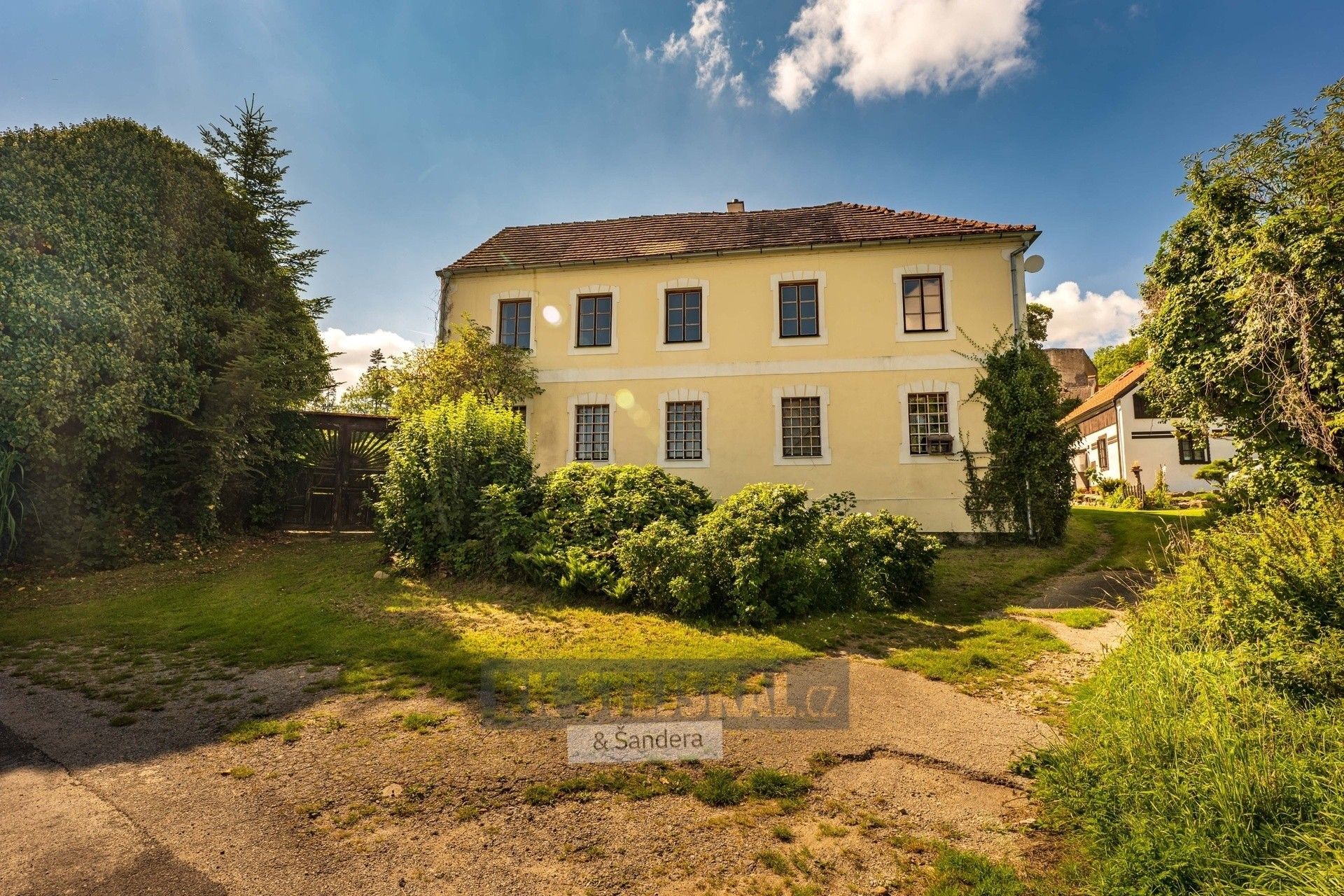 Rodinné domy, Brloh, 430 m² - 1