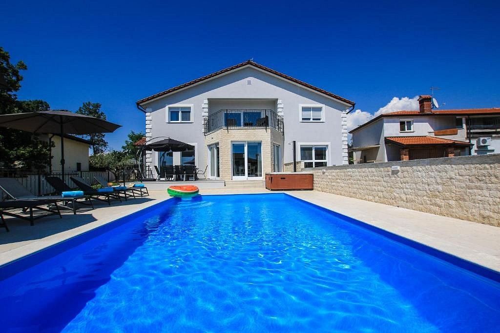 Rodinný dům, 450 m²