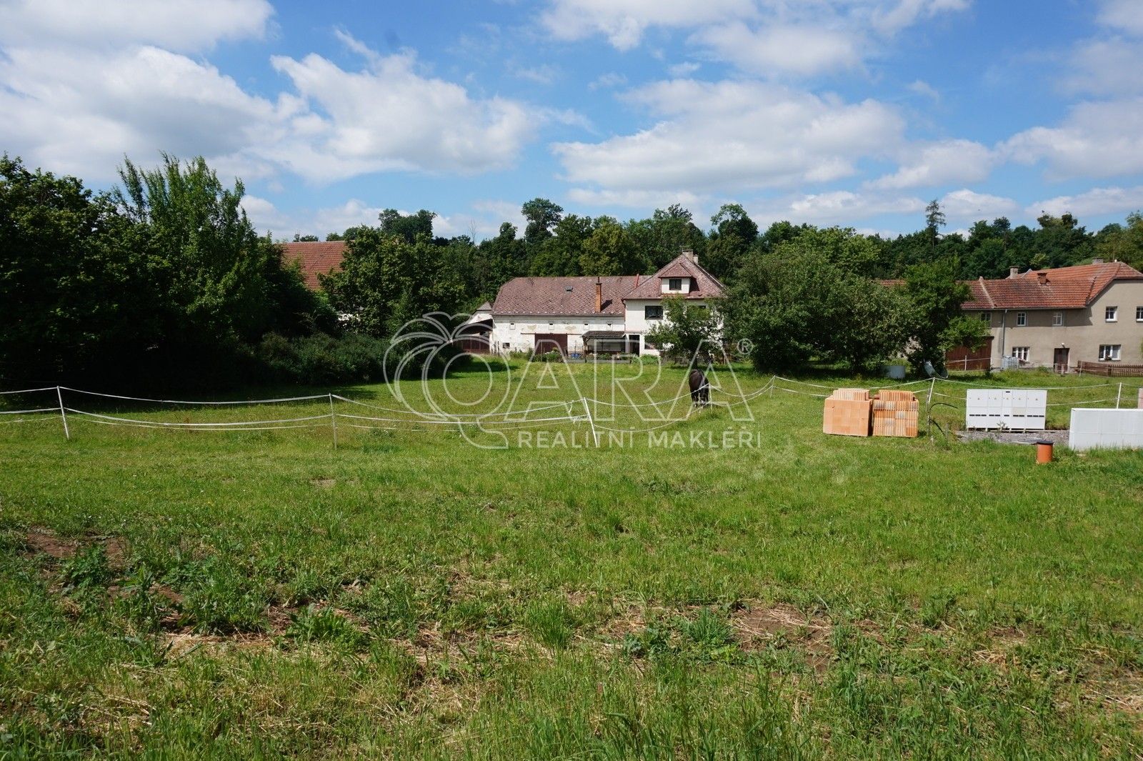 Prodej pozemek pro bydlení - Benátky, 856 m²