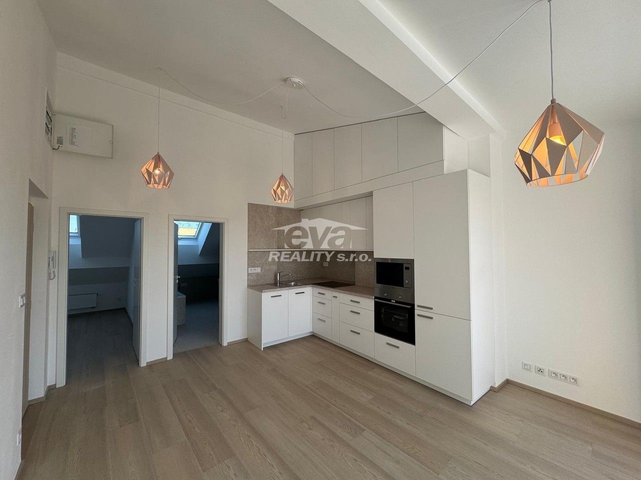 Byt 2+kk · 32 m² · Petrohradská, Praha - 4
