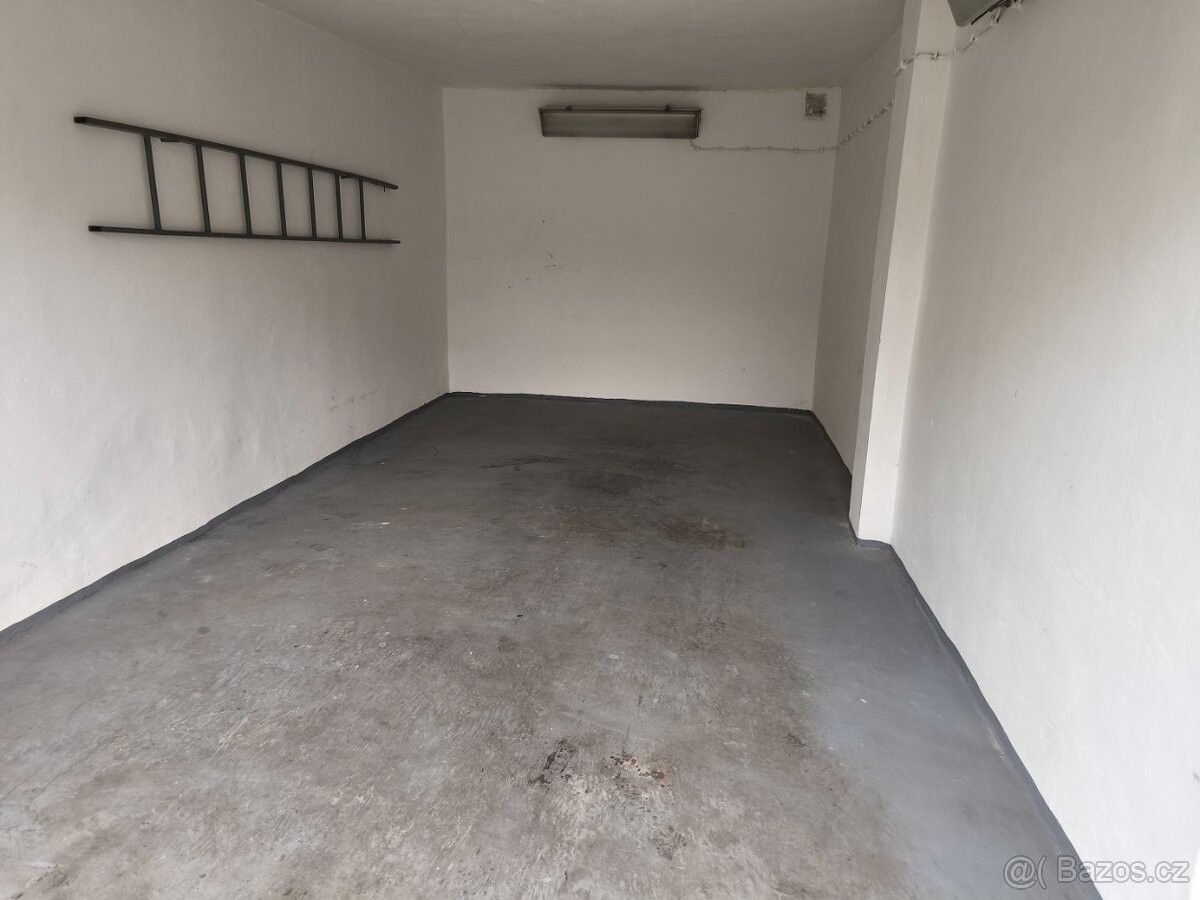 Garáže, Ostrava, 710 00