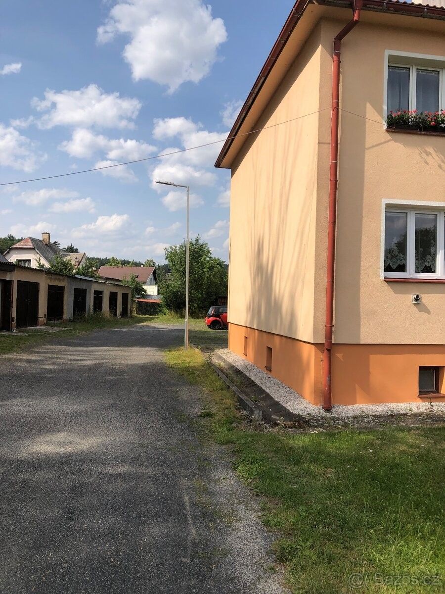 Garáže, Skalná, 351 34