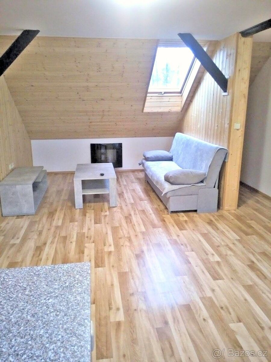 Pronájem byt 2+kk - Holice v Čechách, 534 01, 50 m²