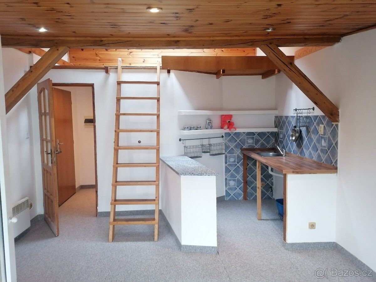 Byty, Karlovy Vary, 360 04