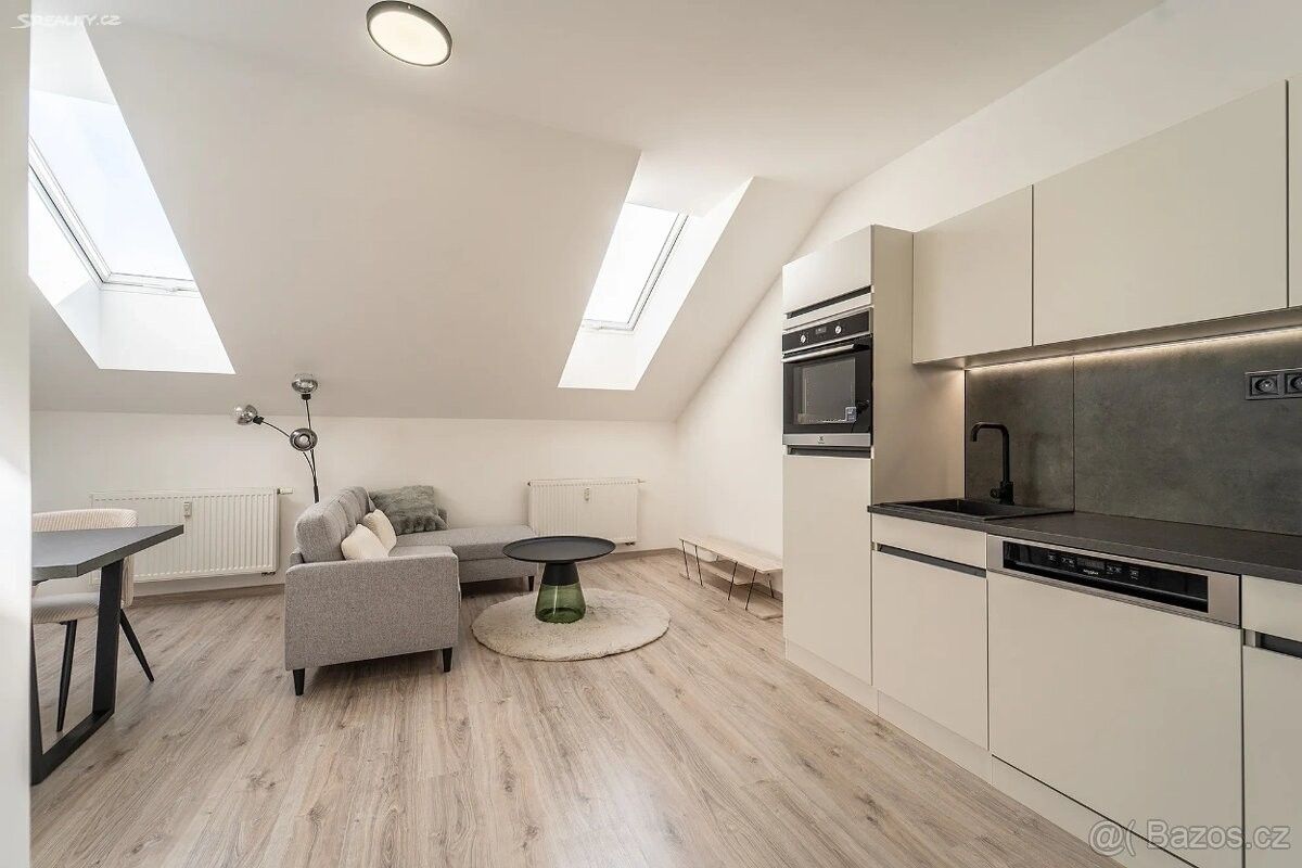 Byty, Praha, 180 00