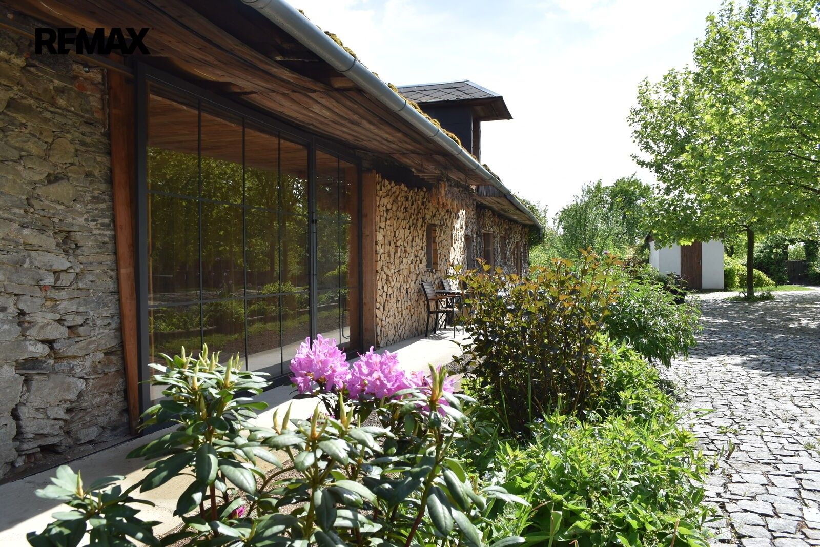 Prodej rodinný dům - Dolany Véska, 382 m² - 1