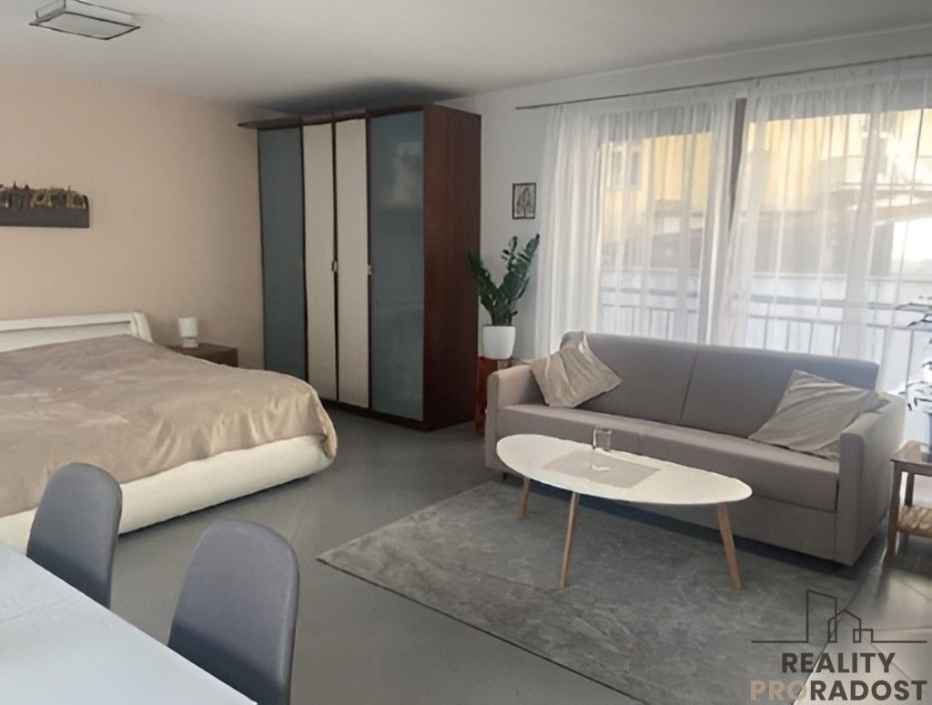 Pronájem byt 1+kk - Francouzská, Praha, 50 m²