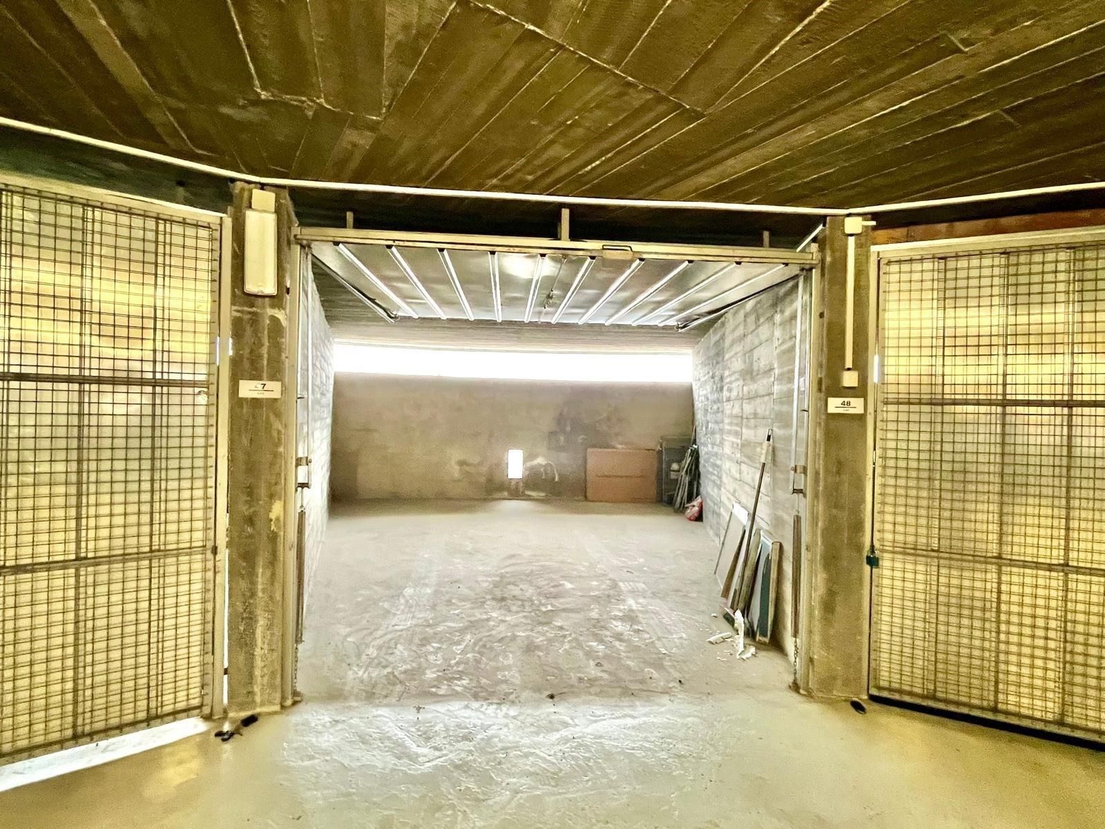 Pronájem garáž - Nad Ohradou, Praha, 24 m²