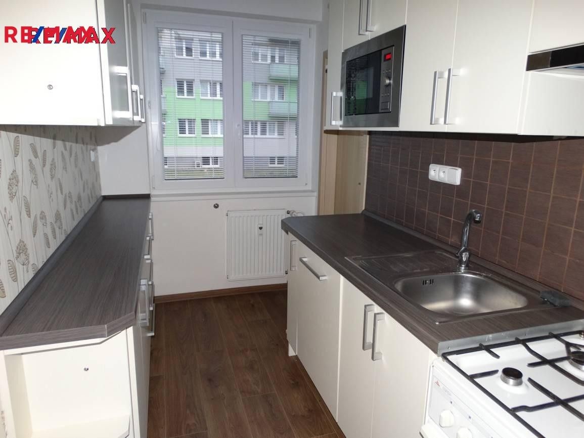 Pronájem byt 3+1 - Chemiků, Pardubice, 61 m²