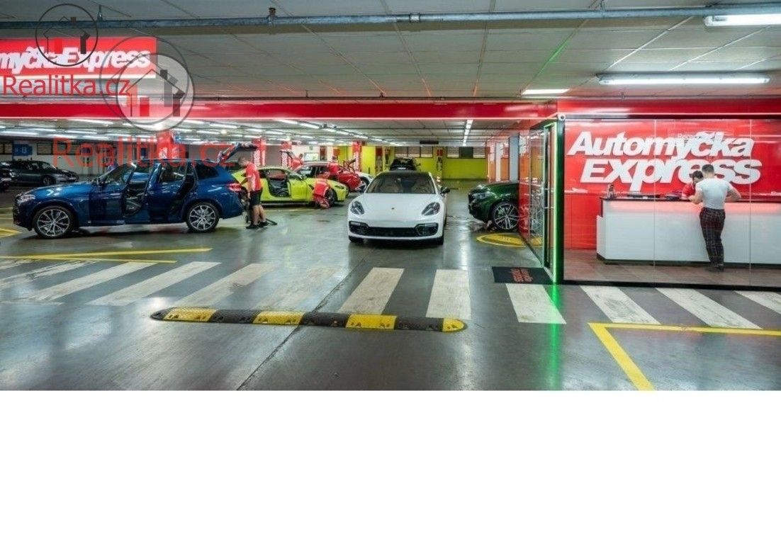 Pronájem obchodní prostory - Hradec Králové, 300 m²