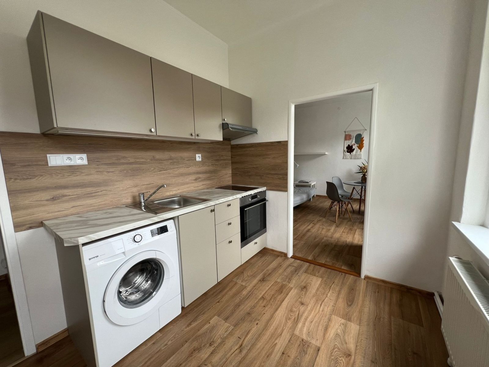 Byt 1+1 · 37 m² · náměstí Emy Destinové, Karlovy Vary - Drahovice, Karlovarský kraj - 4