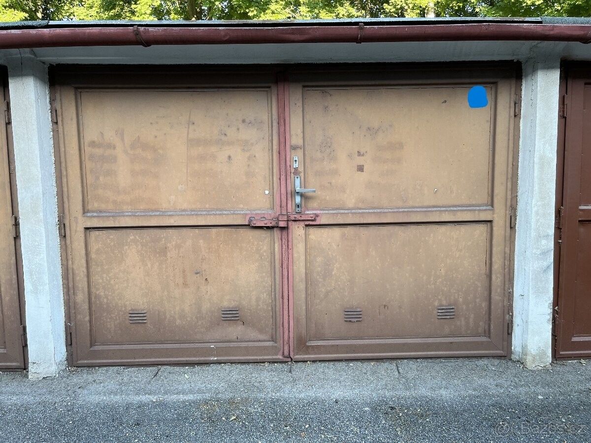 Garáže, Brno, 612 00