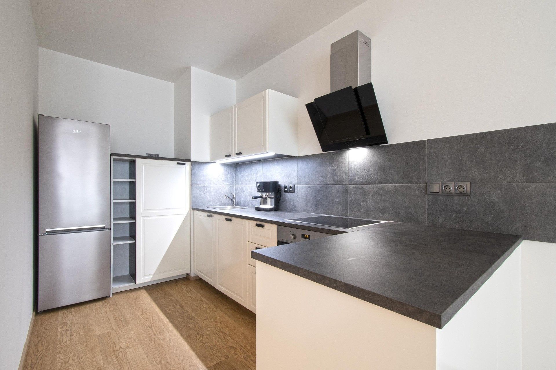 Byt 2+kk · 49 m² · V Horkách, Praha - 3