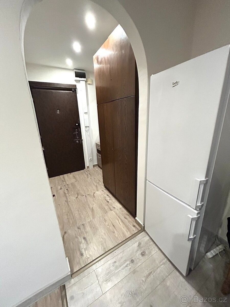 Pronájem byt - Praha, 158 00