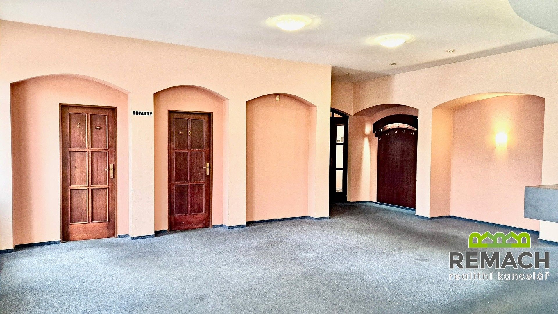 Restaurace, V Grni, Kunovice, 197 m² - 1