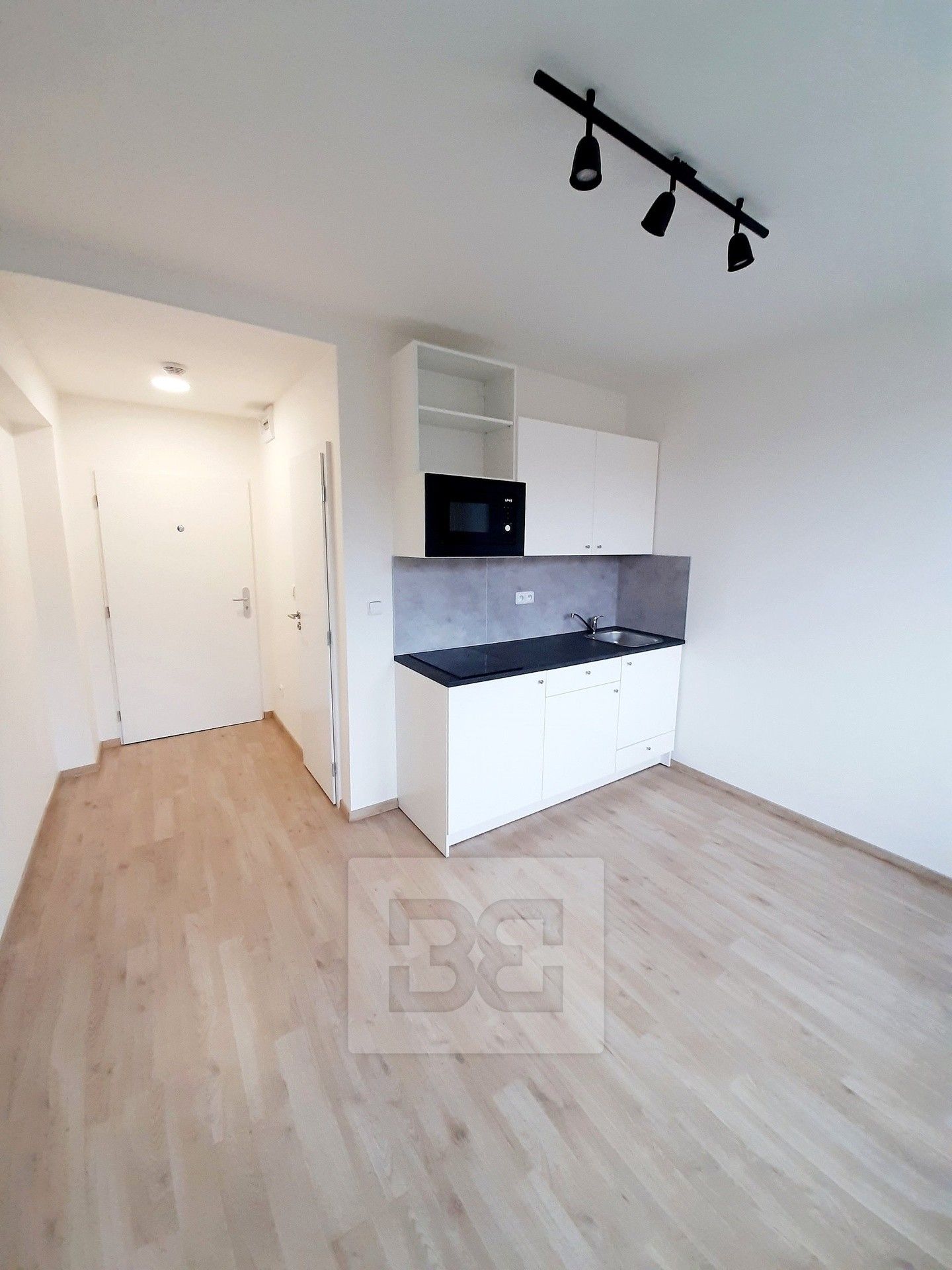 Pronájem byt 1+kk - Peroutkova 531, Praha Jinonice, 17 m² - 2